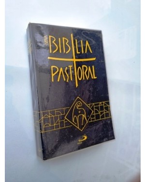Bíblia Sagrada, Ed. Pastoral, Paulus, 1583 páginas,30x135x210 ,capa plástica removível, bom estado.