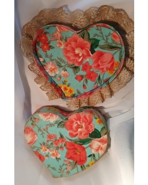 caixa da vovó, forma de coração, tecido floral e rendas, usada bom estado. 6 x 16 x 18 cm