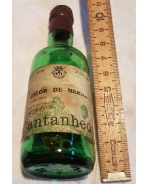 licor de merda,garrafinha original,vazia da 1ª fabricação em Portugal. veja as imagens!